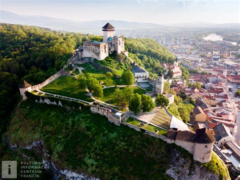Interiér a exteriér svadobného priestoru Madonna Mia s výhľadom na Trenčiansky hrad