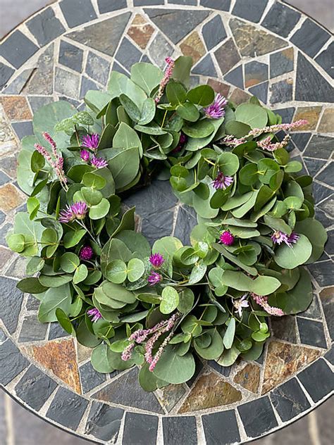 Jarný veniec z eukalyptu