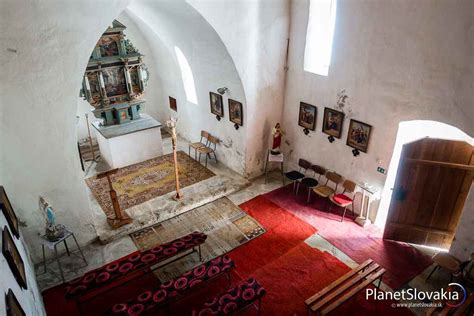 Interiér kostola počas svadobnej omše