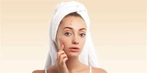 žena s balením vitamínov