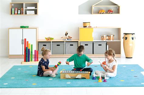 fotografia detí hrajúcich na hudobných nástrojoch