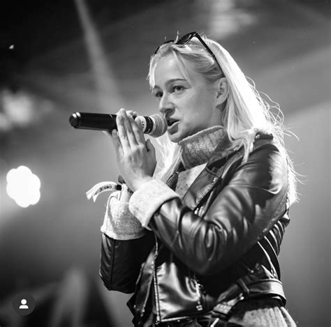 Fotografia Emmy Drobnej z obdobia krstu jej debutového albumu