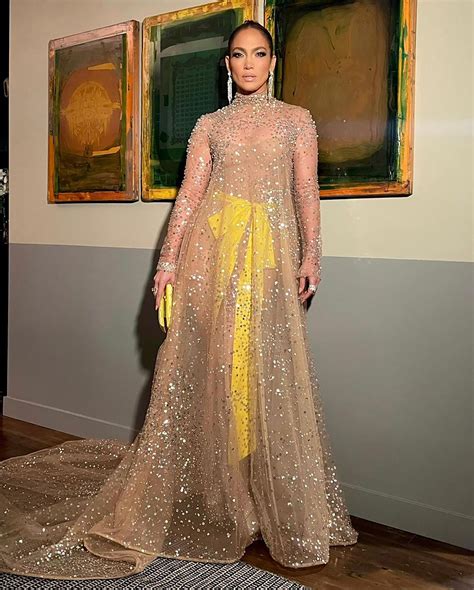 Jennifer Lopez s trblietavou kabelkou
