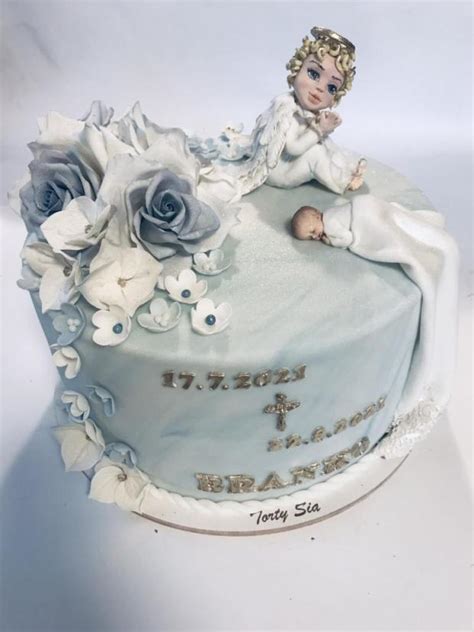 Ilustrácia torty na krst pre chlapca s modrými a bielymi detailmi