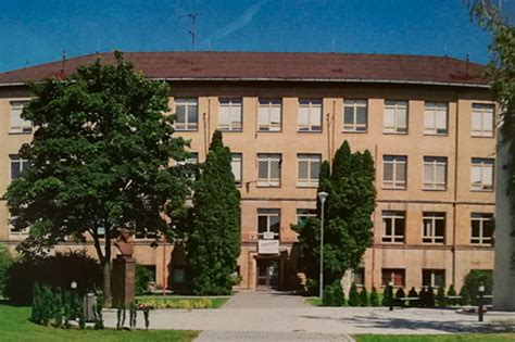 Historická fotografia budovy ZŠ Mallého Skalica
