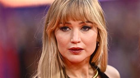 Ukážka rôznych grafických návrhov etikiet a farebných variácií látkových striešok na minimedíky.