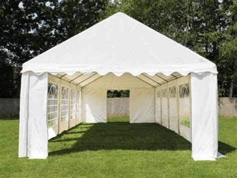 Ilustratívna fotografia záhradného stanu s nožnicovou konštrukciou