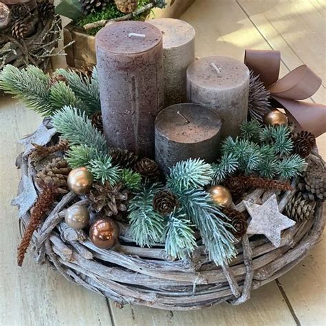 Koláž alternatívnych typov adventných vencov (napr. drevený box, veniec zo šišiek, s guľami)