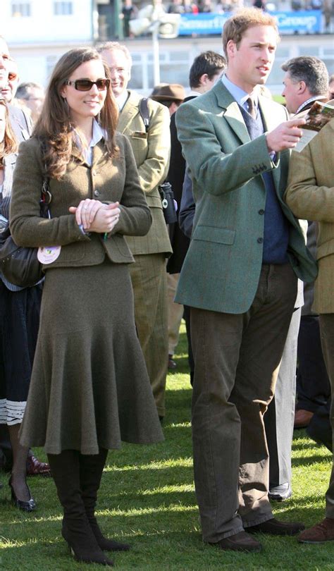 Princ William a Kate Middleton na zábere z Cheltenham Festival v apríli 2007
