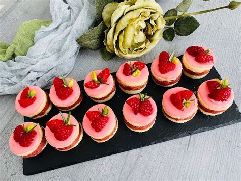 Fotka zdravej výslužky pre šibačov (mini tortičky, guľky)