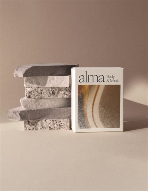 Ilustrácia rôznych kreatívnych spôsobov balenia peňazí ako daru