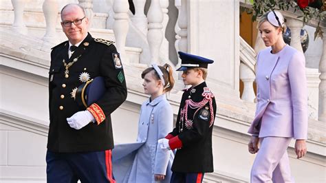 Svadobný obrad princa Alberta II. a Charlene Wittstockovej na nádvorí paláca.