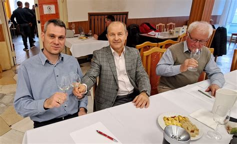 Fotografia súťaže v jedení tradičnej miestnej špeciality
