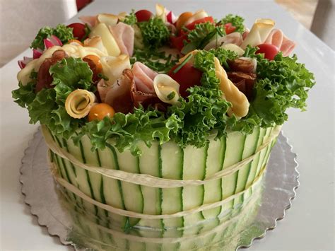 netradičná slaná svadobná torta