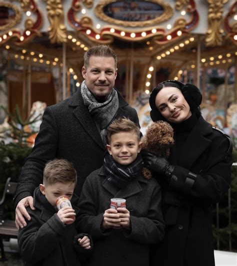 infografika znázorňujúca alternatívy k materiálnym darčekom: zážitky, spoločný čas a udržateľné balenie