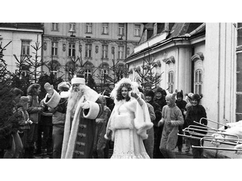 Staré fotografie z príchodov Deda Mráza v Jičíne alebo iných mestách