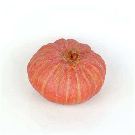 Jesenná dekorácia z farebných fliaš v tvare tekvice