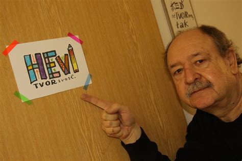 deti recitujú básne pred publikom