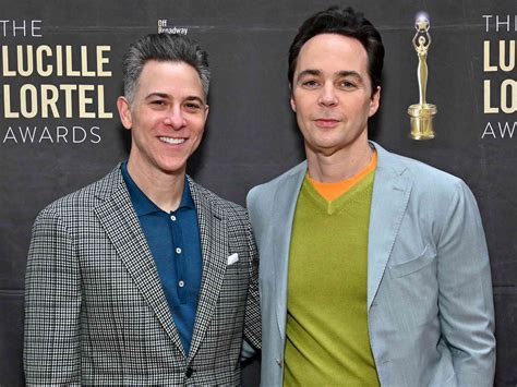 Jim Parsons a Todd Spiewak na ich svadbe alebo pri oficiálnom portréte