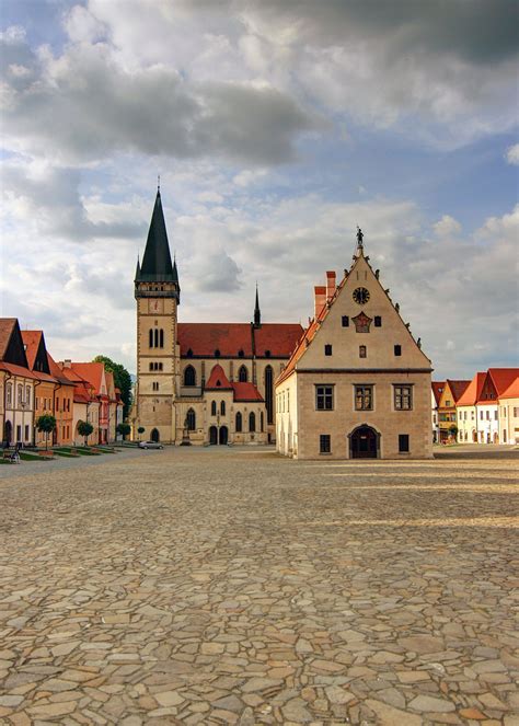 Bardejovské námestie s radnicou