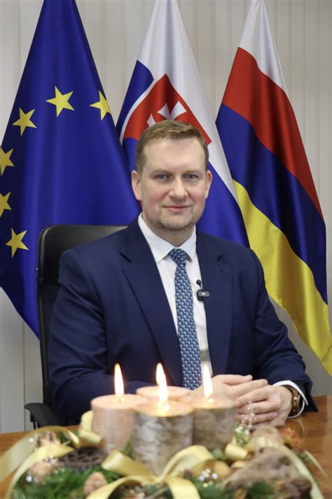 infografika s percentami pocitov ľudí počas Vianoc (radosť, stres, osamelosť)