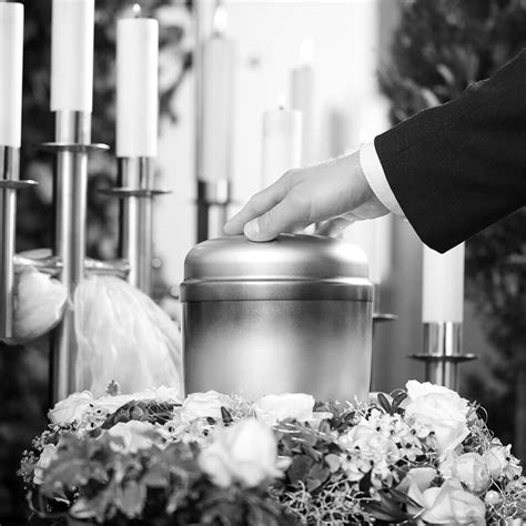 Schéma liturgického priebehu cirkevného pohrebu a uloženia urny