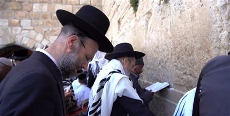 Ženy z hnutia Women of the Wall modliace sa pri Západnom múre