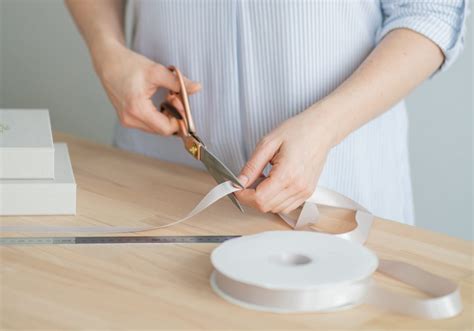 detaily výroby tykadiel na čiapku