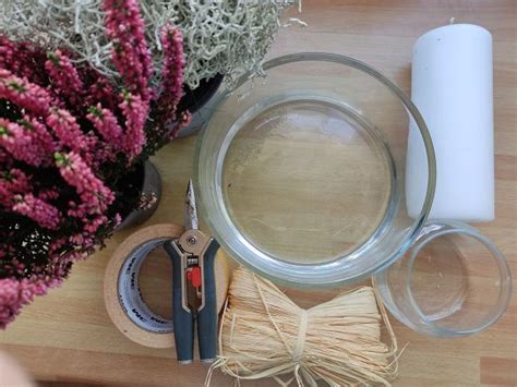 Detailné zábery na sviečkové tŕne a drôty na aranžovanie