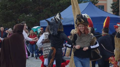 ilustračné foto masiek na fašiangovom sprievode