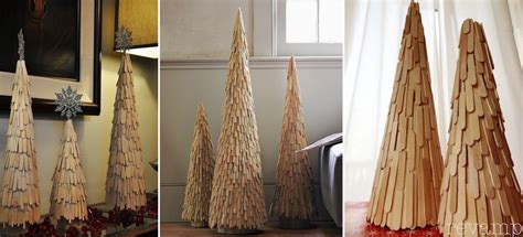 Malý vianočný stromček vyrobený z drevených nanukových paličiek