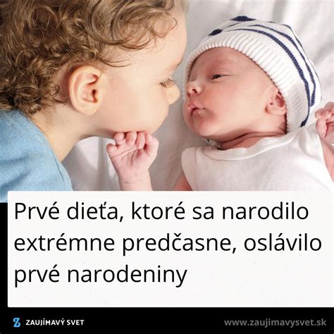 Téma: Ilustračné foto zachytávajúce dieťa v bielom oblečení prijímajúce Eucharistiu v kostole, atmosféra pokoja a posvätna.