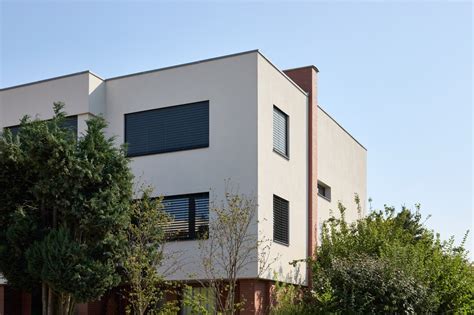 Príklad nostalgickej červeno-zelenej kombinácie s modernými prvkami.