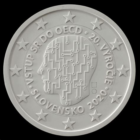 Ilustrácia národnej strany slovenskej 2 euro mince venovanej 20. výročiu Nežnej revolúcie, zobrazujúca zvon so zväzkom kľúčov.