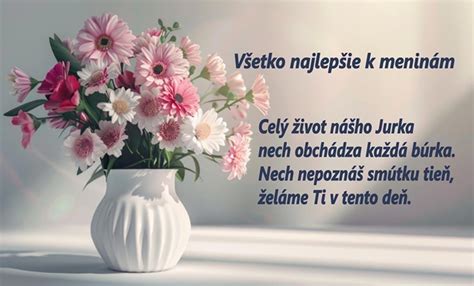 Tematické foto: kalendár, kvety a darček k meninám