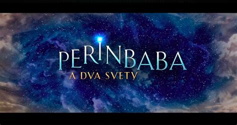 Perinbaba na oblohe medzi oblakmi