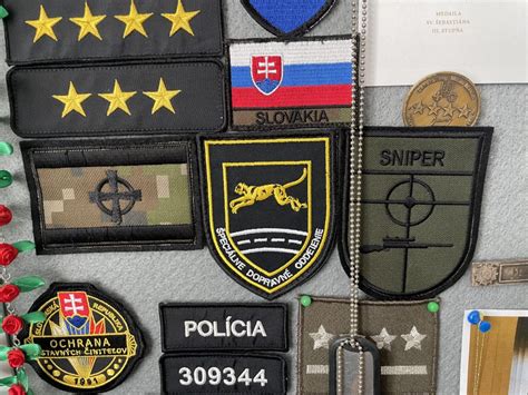 Fotografia členov Slovenskej pospolitosti v uniformách