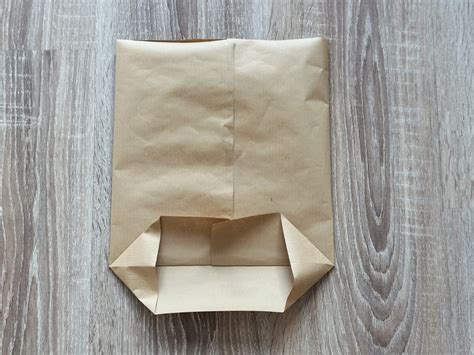 Ukážka vlastnoručne zdobeného baliaceho papiera