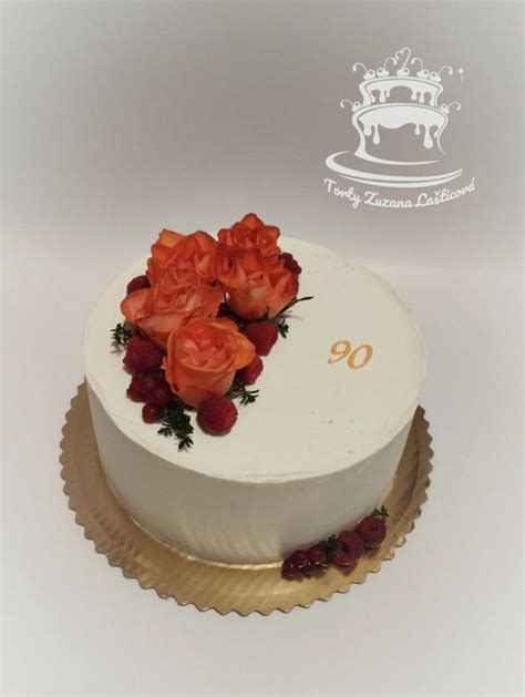 fotografia torty so sviečkami k jubileu