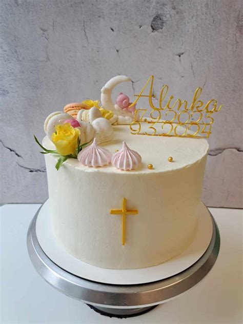 Slávnostná torta na birmovku s jemnou výzdobou