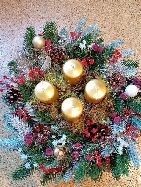 foto okrúhleho a podlhovastého korpusu pre adventné vence