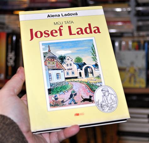 Tematické foto: stará kniha s vianočnou ilustráciou Josefa Ladu