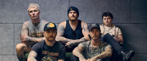 Fotografia kapely Asking Alexandria s Denisom Stoffom