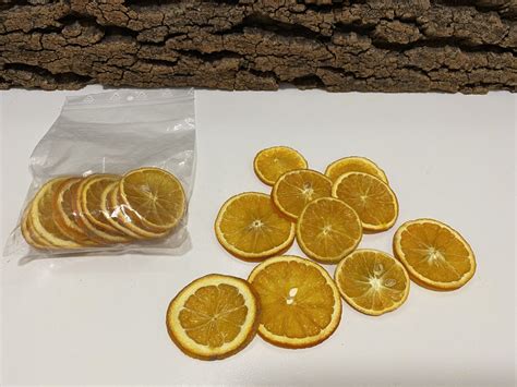 sušené plátky pomaranča a citróna s klinčekmi