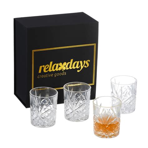 fotografia sady na prípravu kávy alebo luxusných pohárov na whisky