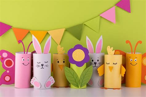 Koláž obrázkov postavičiek betlehemu z ruličiek od toaletného papiera