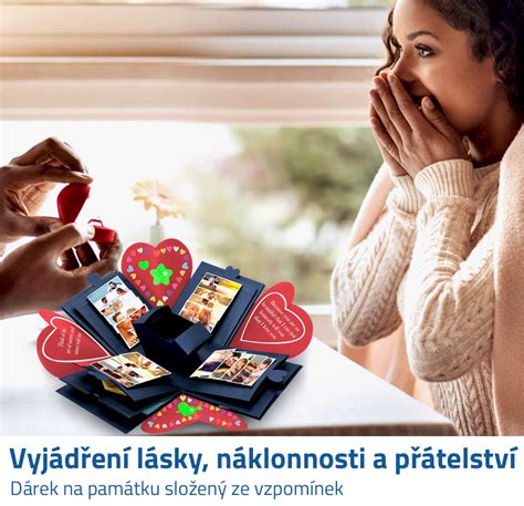 fotokrabicka s poukazom na zážitok a vtipnou fotkou dvoch kamarátok