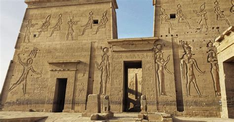 Staroegyptské hieroglyfy zobrazujúce magické rituály