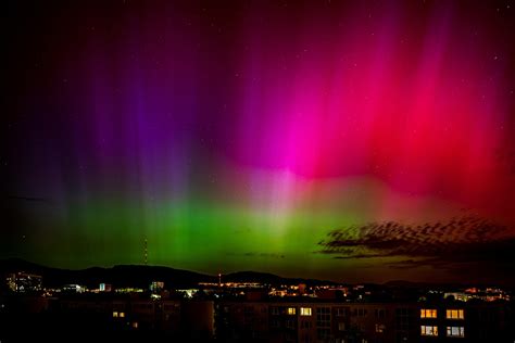 Ohňostroj nad Reykjavíkom a polárna žiara