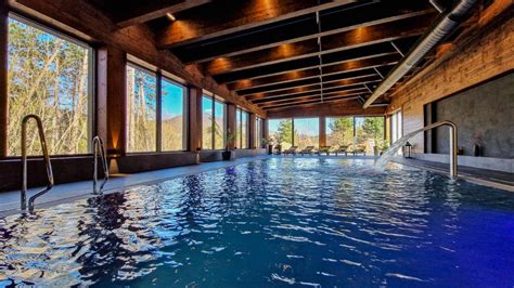 Luxusný wellness rezort s bazénmi a prírodnou scenériou